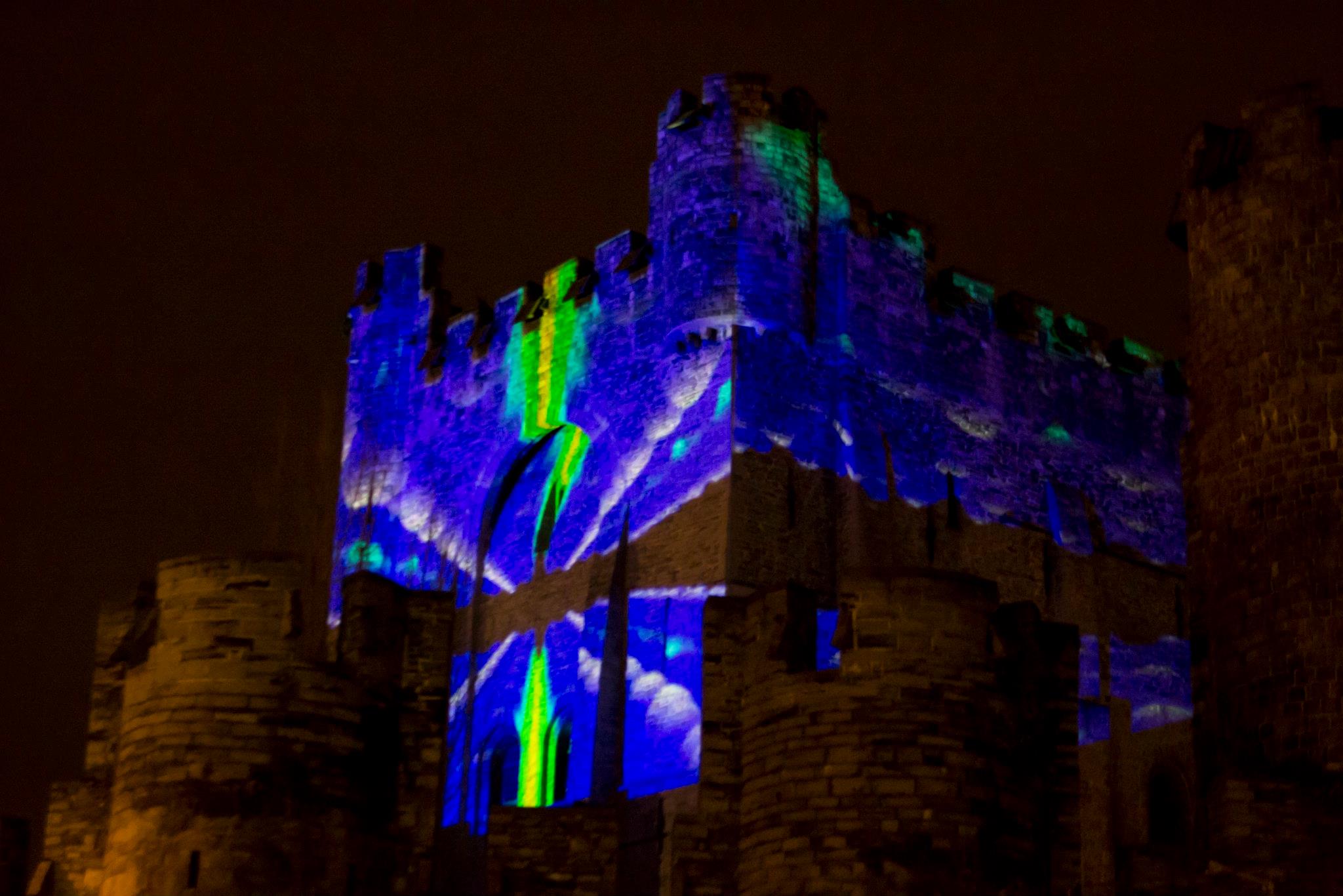 Simulated STM of nanowires projected on the Gravensteen (Ghent) during the 2012 Light Festival). Courtesy of Glenn Pollefeyt